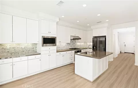 Kitchen - 128 Full Sun, Irvine, CA 92618 photo 2 of 3