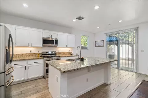 11141 Gardenhurst Ct, Riverside, CA 92505