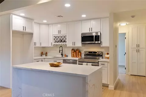 9516 Yucca St, Apple Valley, CA 92308