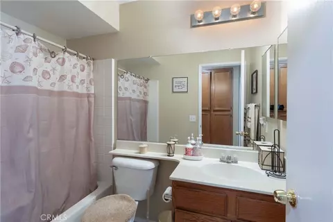 Bath - 11541 Plane Tree, Fontana, CA 92337 photo 1 of 2