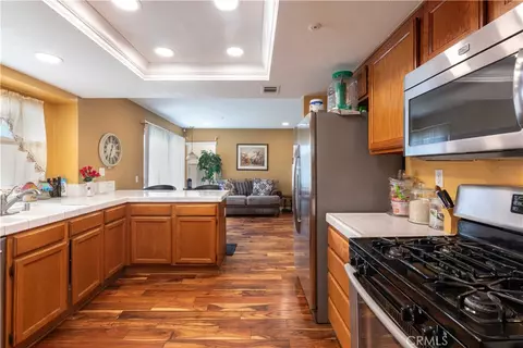 Kitchen - 11541 Plane Tree, Fontana, CA 92337 photo 3 of 5
