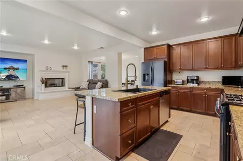 Kitchen - 24892 Pine Mountain Ter, Corona, CA 92883 photo 4 of 5