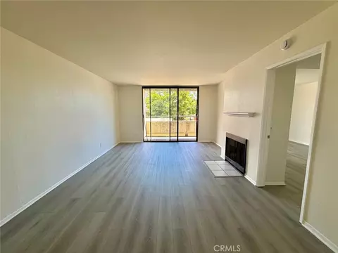 1237 E 6th St #110, Long Beach, CA 90802