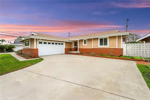 12041 Paseo Bonita, Los Alamitos, CA 90720