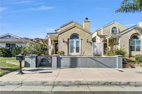 1209 Huntington St, Huntington Beach, CA 92648