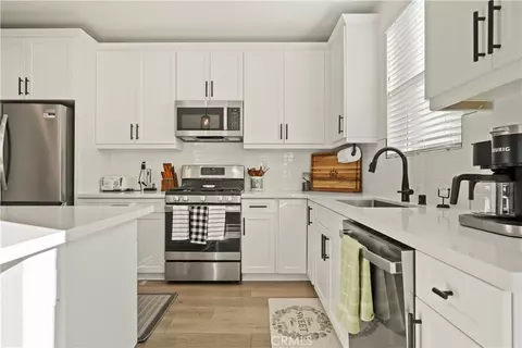 Kitchen - 30295 Singer Ln, Menifee, CA 92584 photo 3 of 3