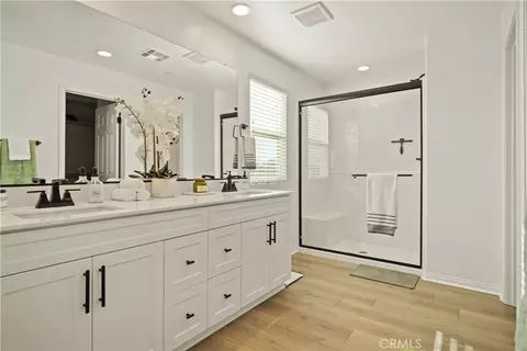 Bath - 30295 Singer Ln, Menifee, CA 92584 photo 6 of 7