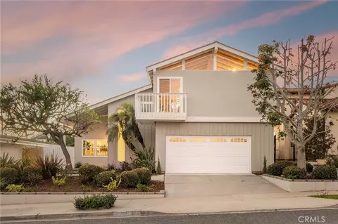 701 Taper Dr, Seal Beach, CA 90740