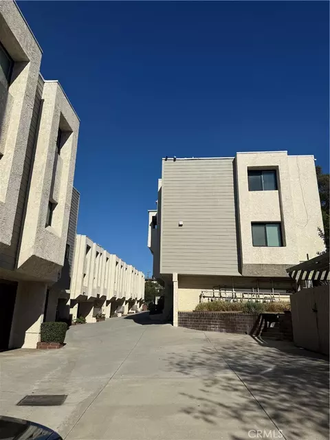 2621 E 20th St #15, Signal Hill, CA 90755