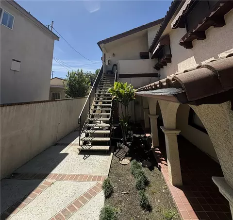 Exterior - 246 E Hullett St, Long Beach, CA 90805 photo 4 of 6