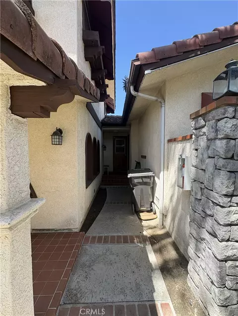Exterior - 246 E Hullett St, Long Beach, CA 90805 photo 5 of 6
