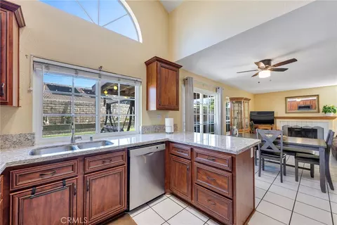 379 Roosevelt Cir, Corona, CA 92879