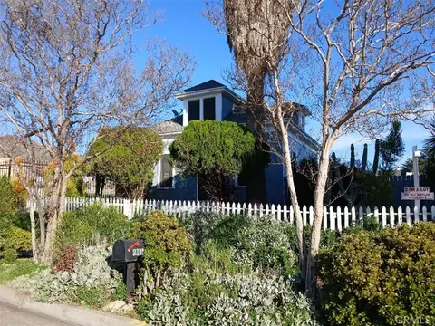 Exterior - 2111 Orange St, Highland, CA 92346 photo 2 of 12