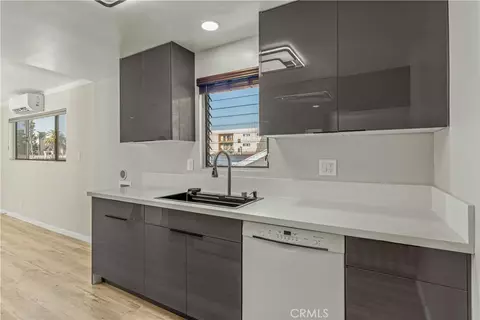 Kitchen - 401 W 5th St #3B, Long Beach, CA 90802 photo 3 of 7