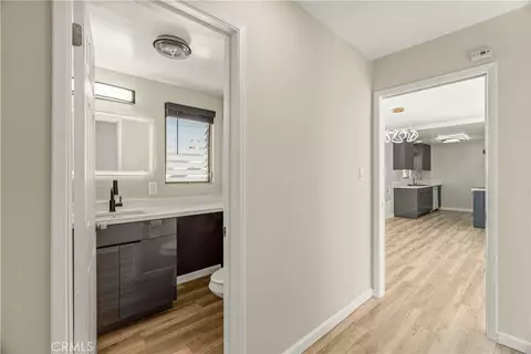 Entry Way - 401 W 5th St #3B, Long Beach, CA 90802 photo 2 of 3
