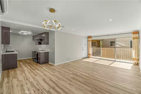 Living - 401 W 5th St #3B, Long Beach, CA 90802 photo 3 of 4