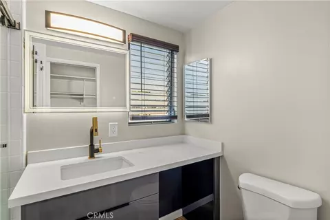Bath - 401 W 5th St #3B, Long Beach, CA 90802 photo 4 of 4