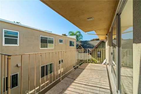 Exterior - 401 W 5th St #3B, Long Beach, CA 90802 photo 2 of 2
