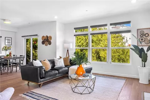 3822 Clayton Ave, Los Angeles, CA 90027