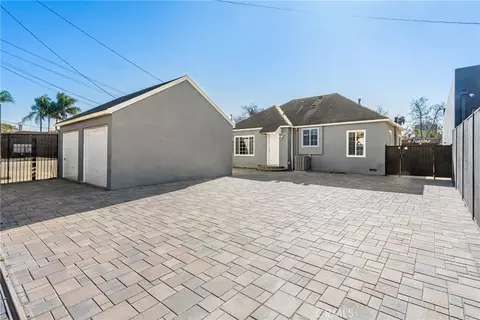 801 W 17th St, Santa Ana, CA 92706