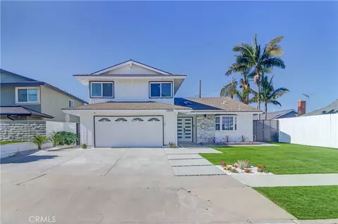 19691 Canberra Ln, Huntington Beach, CA 92646