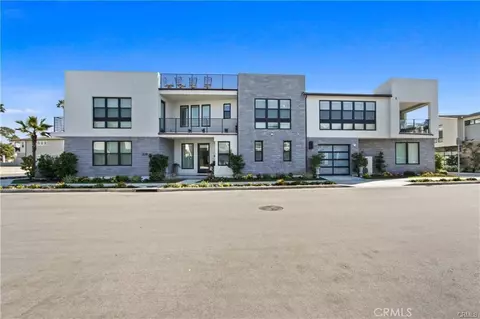 208 Ocean Pl, Seal Beach, CA 90740