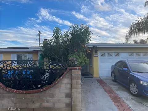 825 Sonora Rd, Costa Mesa, CA 92626