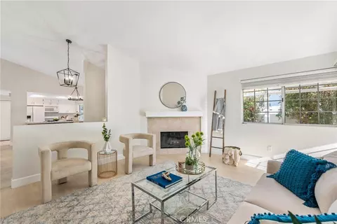 43791 Calle Las Brisas W, Palm Desert, CA 92211