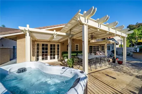 6430 E Oakview Ln, Anaheim, CA 92807