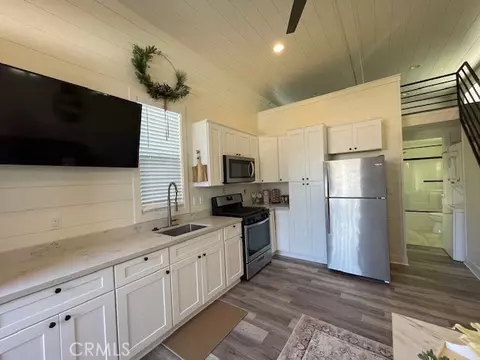 313 1st St #E, La Habra, CA 90631