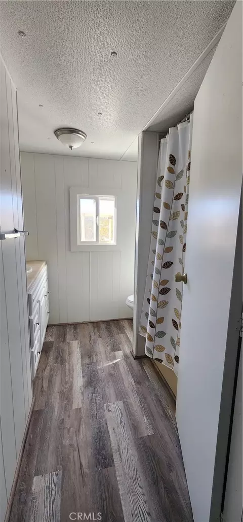 Bath - 6042 Milne Rd, Landers, CA 92285 photo 3 of 4