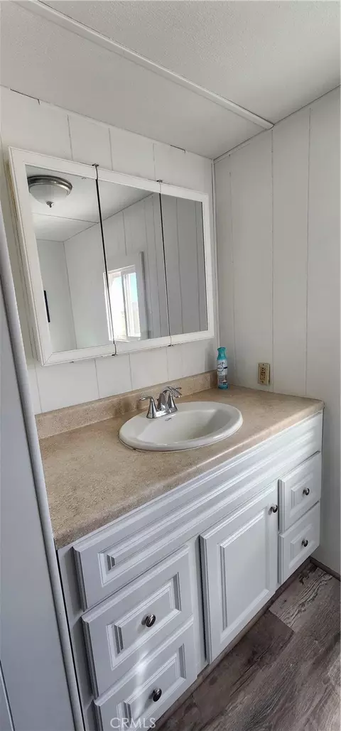 Bath - 6042 Milne Rd, Landers, CA 92285 photo 4 of 4