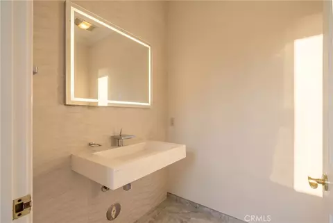 Bath - 630 W Devon, Long Beach, CA 90807 photo 1 of 4