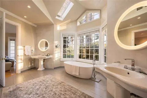 Bath - 630 W Devon, Long Beach, CA 90807 photo 3 of 4