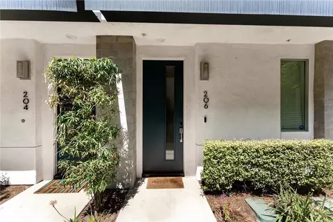 206 Alamo Ct, Long Beach, CA 90802