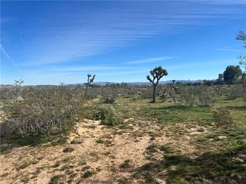 55725 Napa, Landers, CA 92285