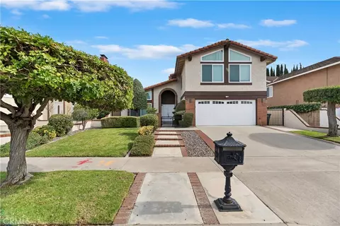 25075 Owens Lk, Lake Forest, CA 92630