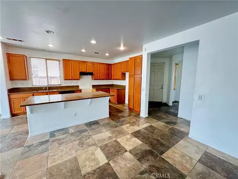 Kitchen - 13831 Coolidge, Oak Hills, CA 92344 photo 2 of 2