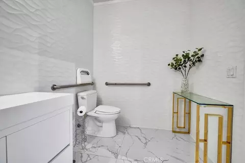 Bath - 300 E 4th St, Long Beach, CA 90802 photo 2 of 6