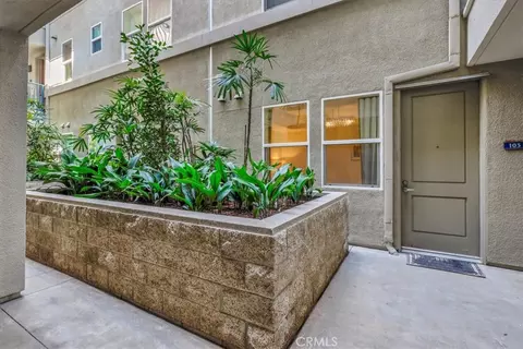 Exterior - 300 E 4th St, Long Beach, CA 90802 photo 2 of 8