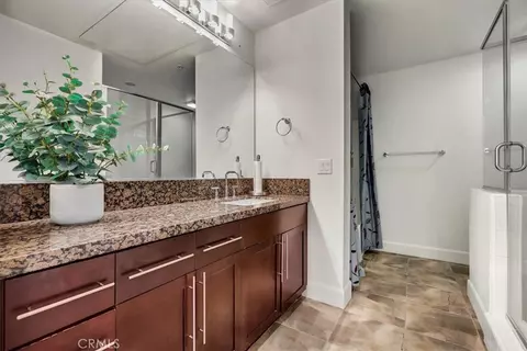 Bath - 300 E 4th St, Long Beach, CA 90802 photo 4 of 6