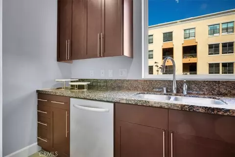 Kitchen - 300 E 4th St, Long Beach, CA 90802 photo 2 of 5