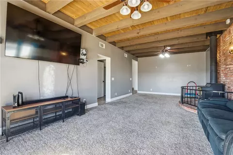 Living - 17454 Buckthorn, Hesperia, CA 92345 photo 6 of 8