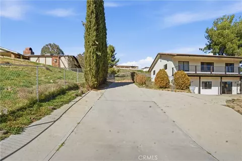 Exterior - 17454 Buckthorn, Hesperia, CA 92345 photo 3 of 9