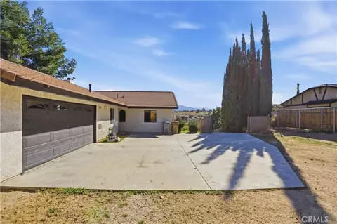 Exterior - 17454 Buckthorn, Hesperia, CA 92345 photo 5 of 9