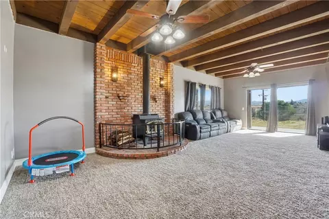 Living - 17454 Buckthorn, Hesperia, CA 92345 photo 5 of 8
