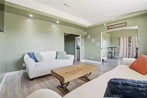 Living - 17454 Buckthorn, Hesperia, CA 92345 photo 2 of 8