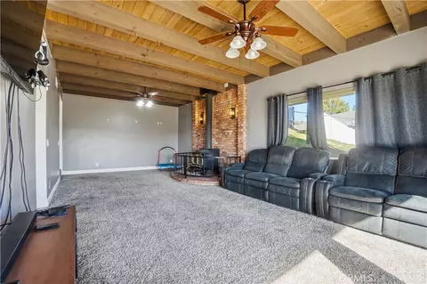 Living - 17454 Buckthorn, Hesperia, CA 92345 photo 4 of 8