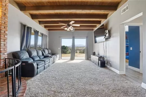 Living - 17454 Buckthorn, Hesperia, CA 92345 photo 8 of 8