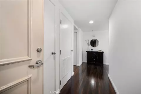 Entry Way - 525 E Seaside Way #409, Long Beach, CA 90802 photo 2 of 3